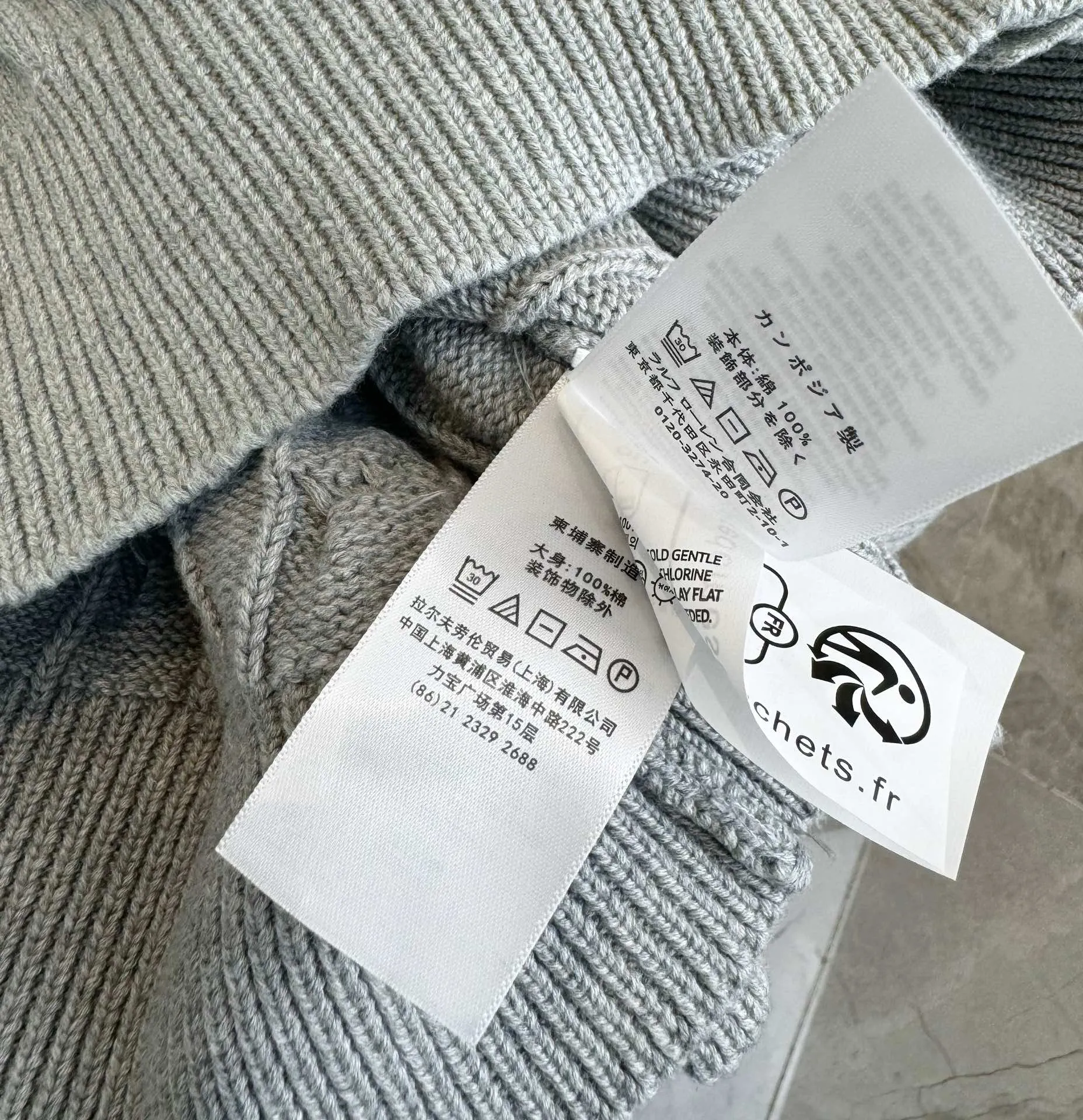 🅿️240 Style number: L05 (grey) Ralph Lauren RL classic war horse logo embroidery on the chest cable pattern twist button round neck long sleeves buttoned knitted sweater cardigan jacket Color: SIZE: XS S M L Size reference # Length Bust Shoulder width 64 52 45 I will always love sweet girls. The soft and glutinous🧶🫶 style is a very classic cable sweater. It has an American retro college style. It feels very comfortable. It is a must-have item for spring, autumn and winter wardrobes. It also looks good when layered as an inner layer in cold weather. High-density LOGO embroidery on the chest, and original customization of tag accessories. Made of pure cotton yarn 🧶 blended with wool, pure cotton is skin-friendly and comfortable, small label war horse embroidered twist turtleneck sweater 🐎 high quality. Follow the blogger to learn how to wear it! Let’s get a Ralph Lauren cable sweater. It’s a super hard-to-find series after it became popular. It’s hard to find one on the official website. It’s simple and practical to wear, with a lazy and loose feel. The thickened fabric has a more texture, soft and delicate feel, and a loose fit. Whether worn alone or layered, you can wear different styles of fashion with just one piece. ⚠️Contains wool products🦙 Pay attention to the washing method to avoid shrinkage